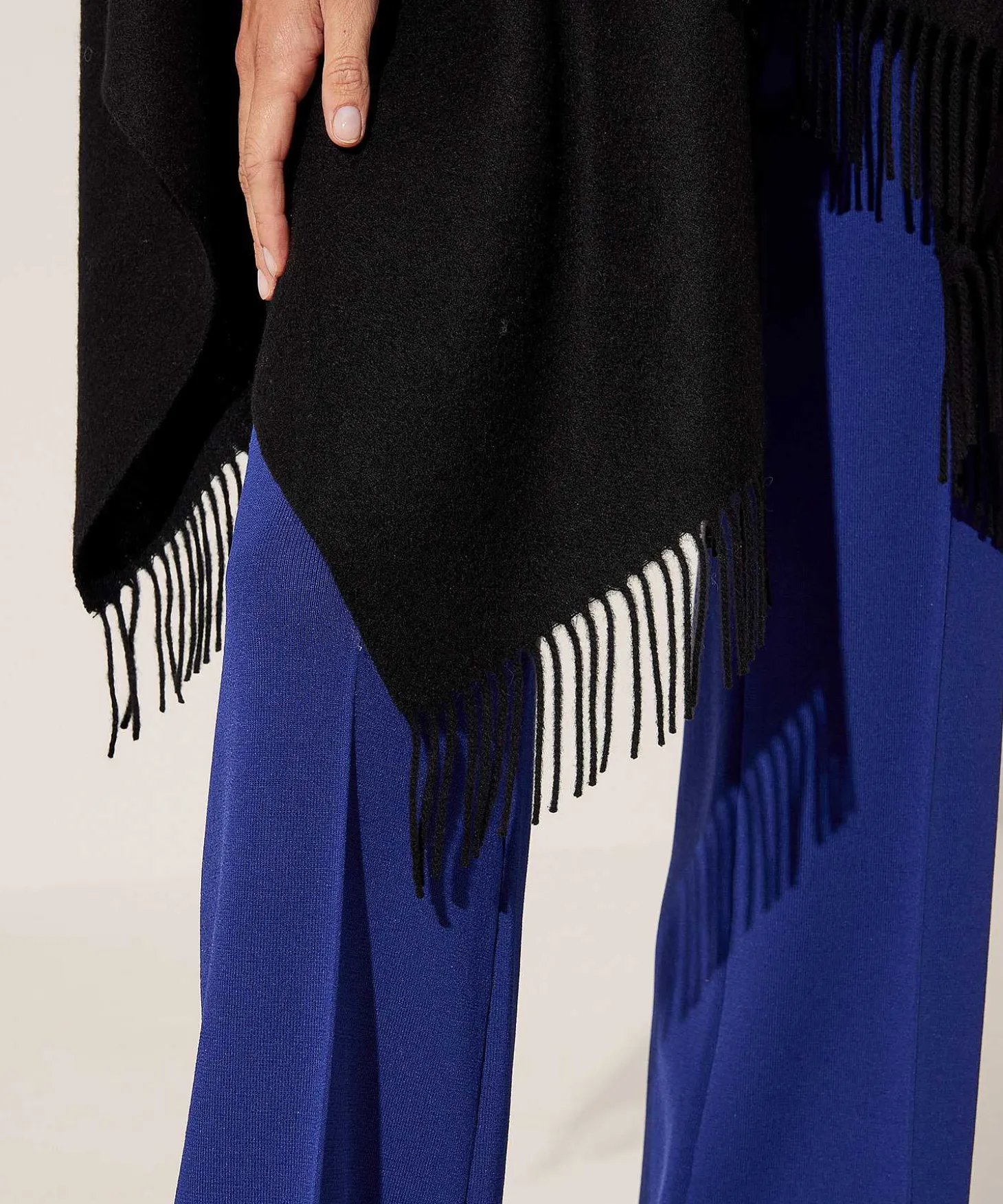Fraas Wollen Cape Met Franjes