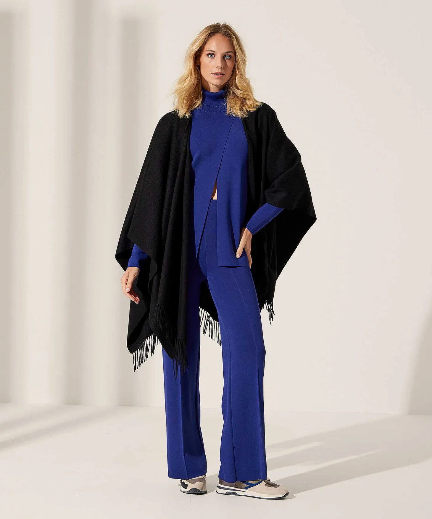 Fraas Wollen Cape Met Franjes