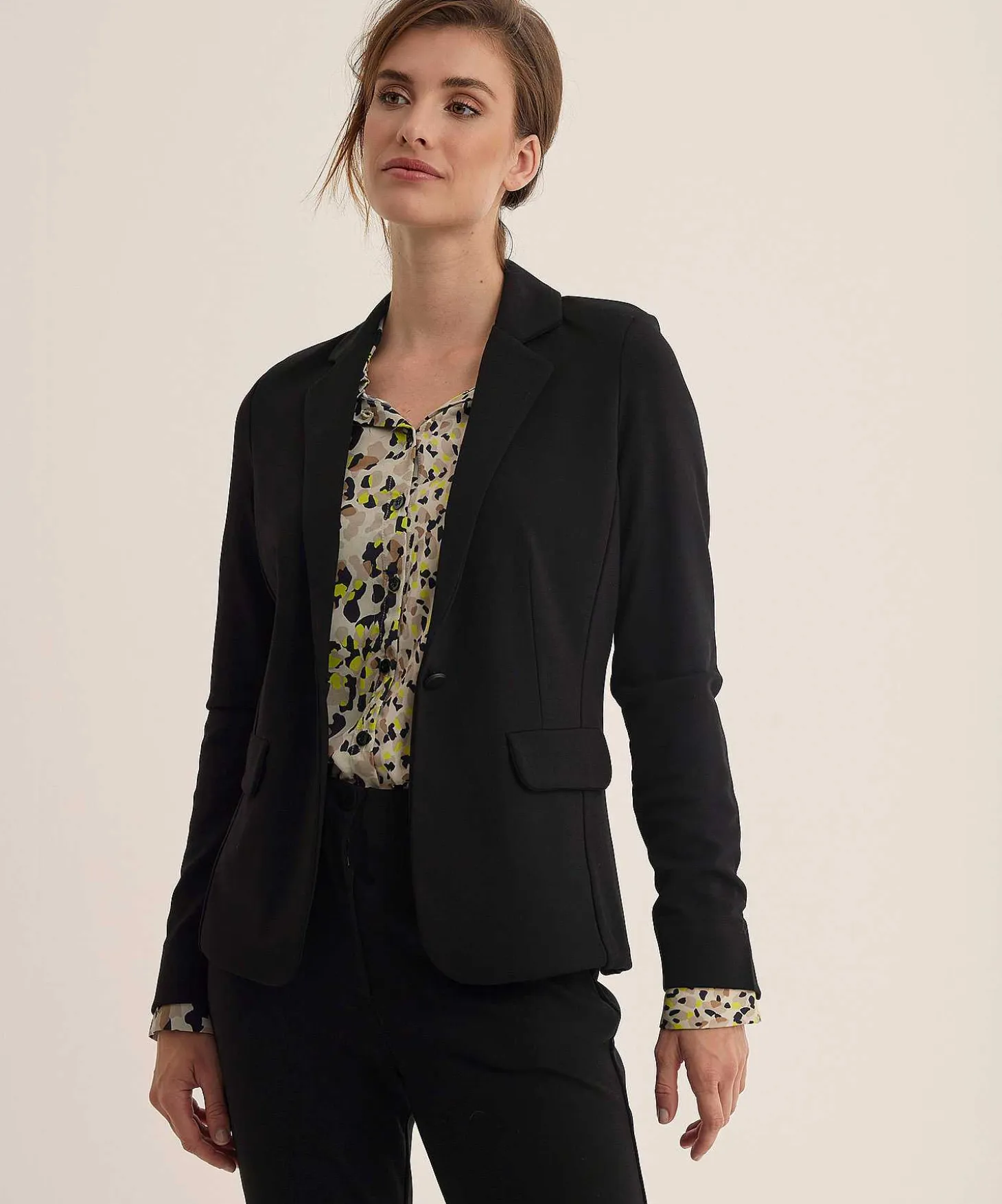 Kyra Blazer Char