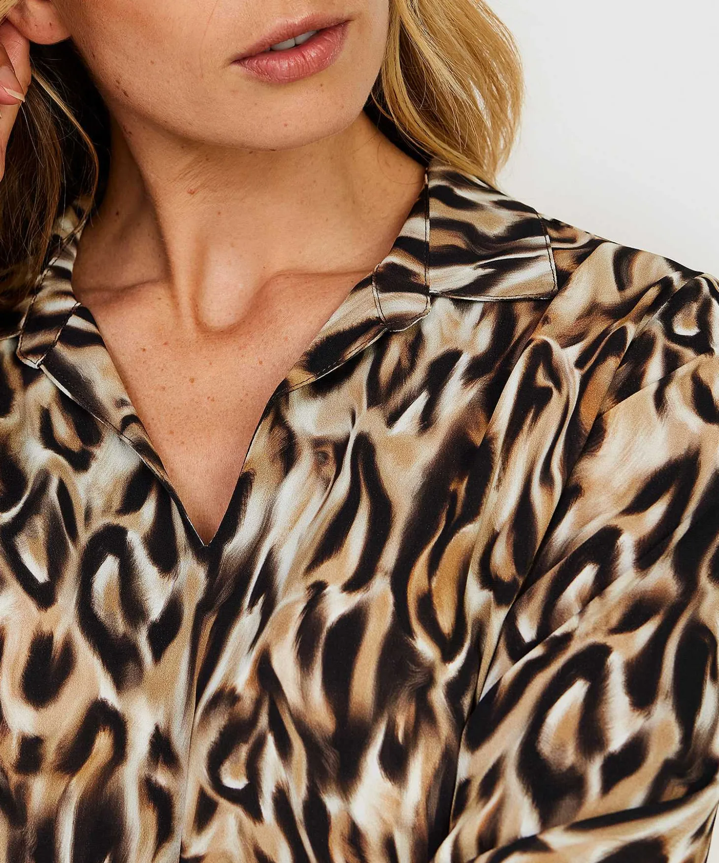Kyra Blouse Crepe Animalprint Beline