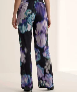 Kyra Broek Flower Arista