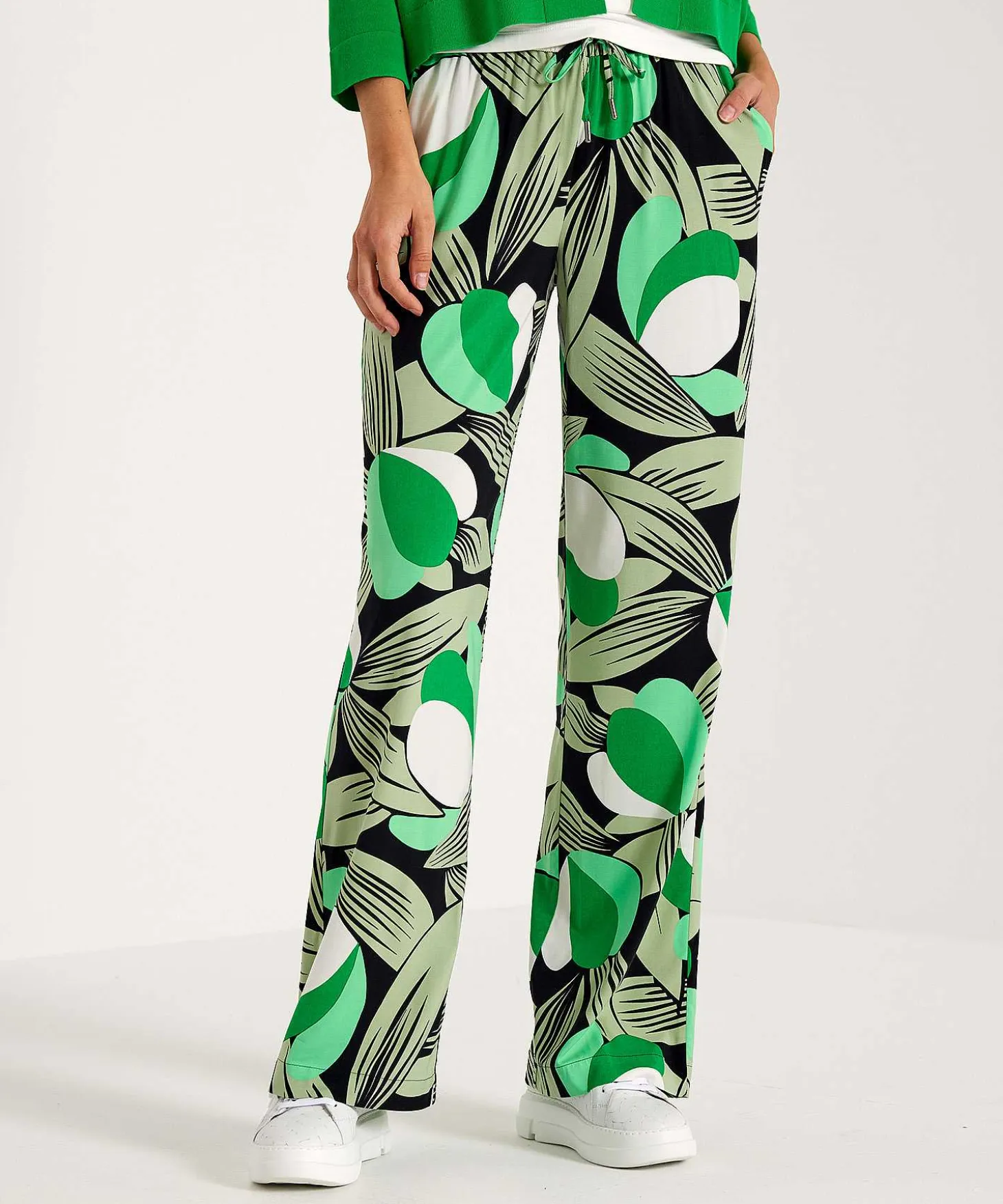 Kyra Broek Modern Flower Bibianna