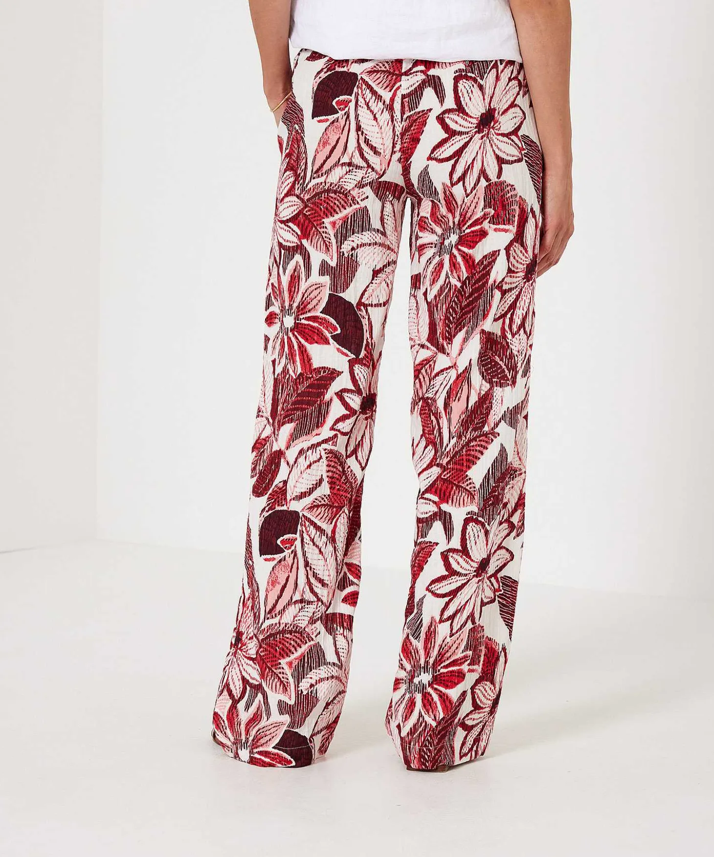 Kyra Broek Red Flower Linza