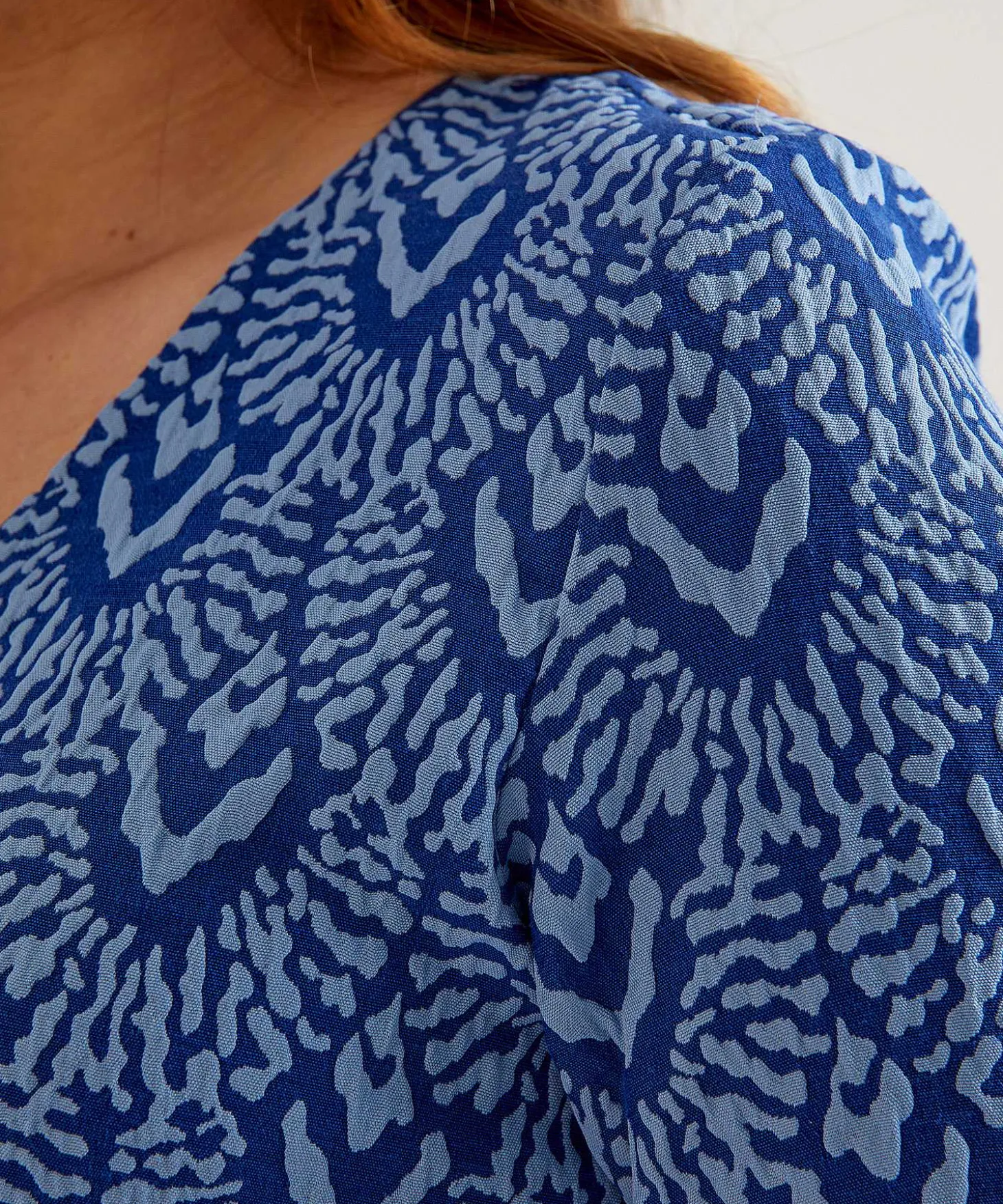 Kyra Jurk Jacquard Carmen