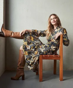 Kyra Jurk Met Knoopceintuur En Ikatprint Vidia