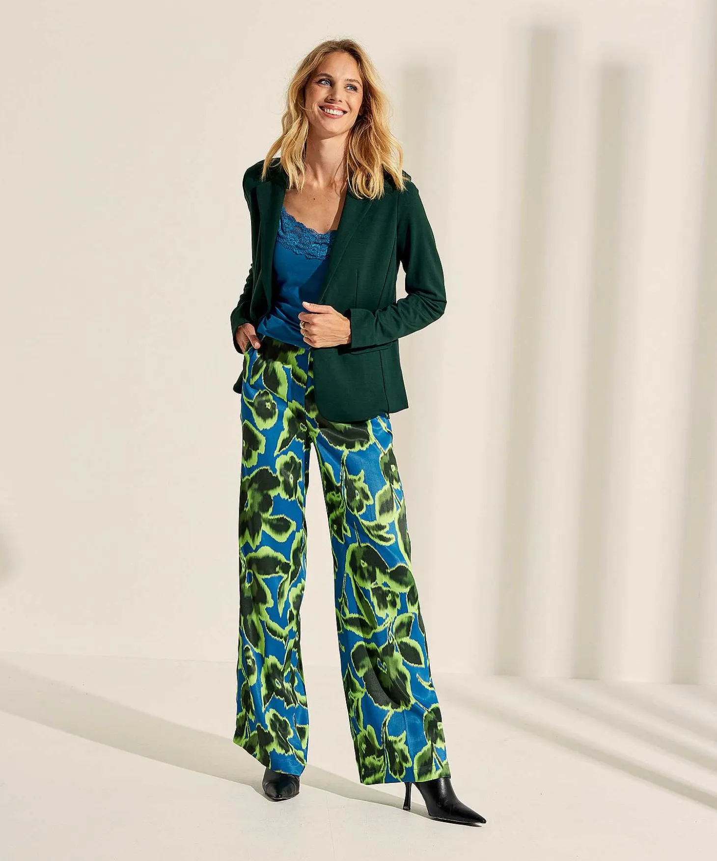 Kyra Silky Broek Flower Agatha