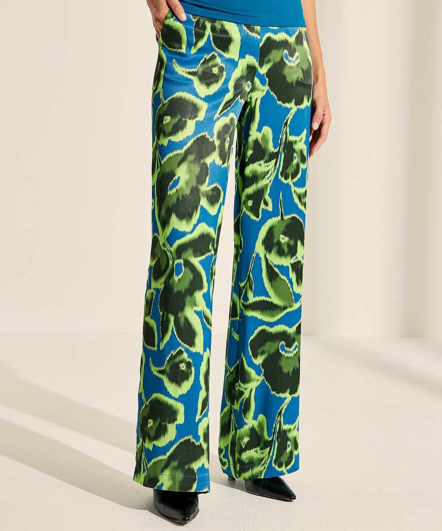 Kyra Silky Broek Flower Agatha