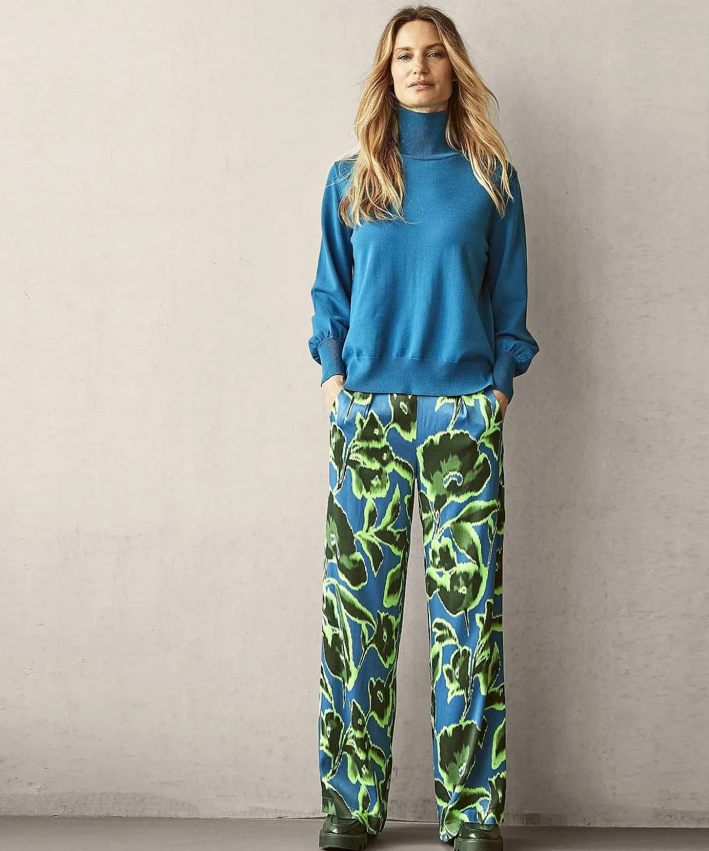 Kyra Silky Broek Flower Agatha