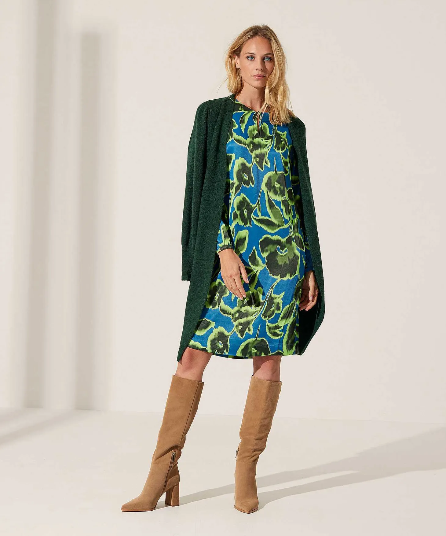 Kyra Silky Jurk Flower Arlino