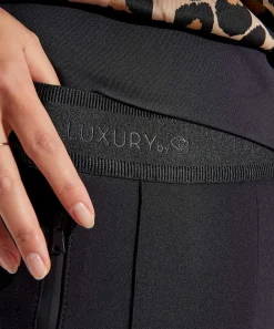 Toni Tregging Met Deelnaad Jenny Luxury