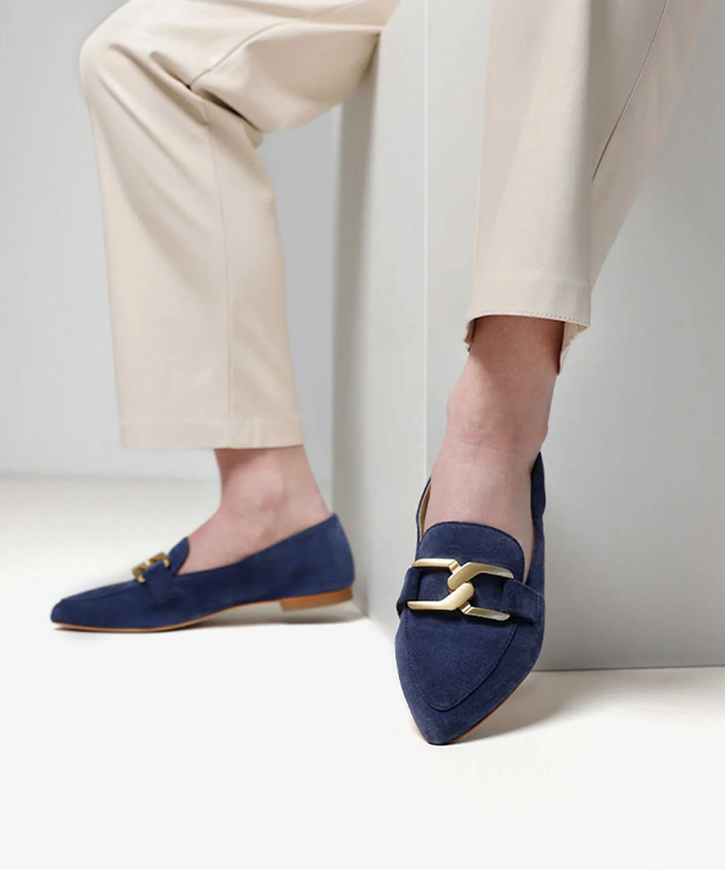 Via Vai Suede Loafer Gesp Naomi Sharp